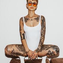  Nude