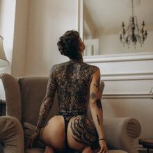  Nude