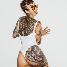  Nude