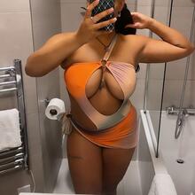  Nude