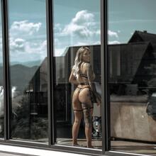  Nude