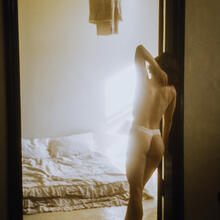  Nude