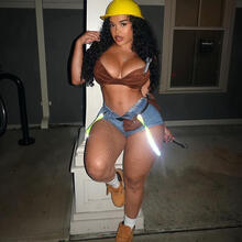  Nude