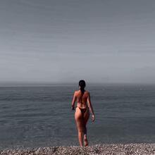  Nude