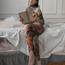  Nude