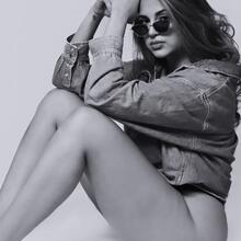  Nude