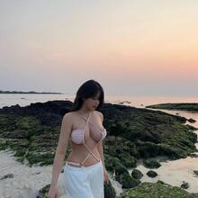  Nude
