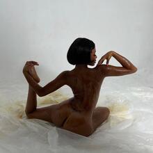  Nude