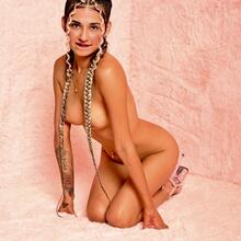  Nude