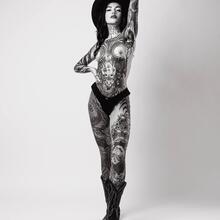  Nude