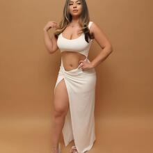  Nude