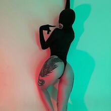  Nude