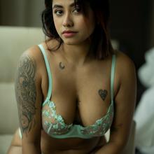  Nude