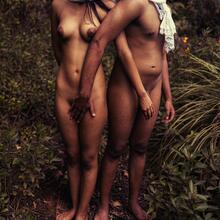  Nude