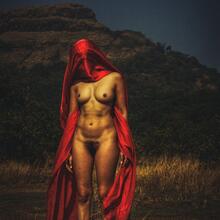  Nude