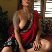  Nude