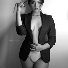  Nude
