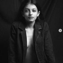  Nude