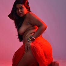  Nude