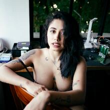  Nude