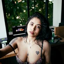  Nude