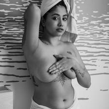  Nude