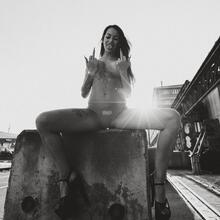  Nude