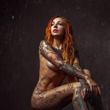  Nude