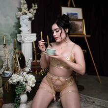  Nude