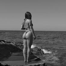  Nude