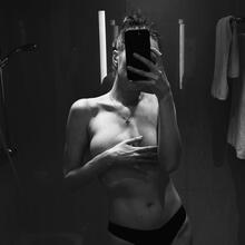  Nude
