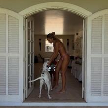  Nude