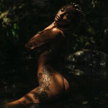  Nude