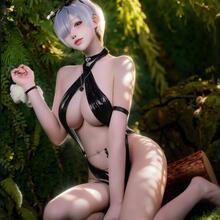  Nude