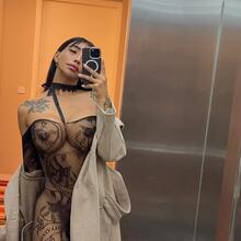  Nude