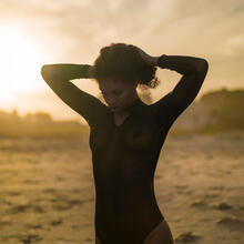  Nude