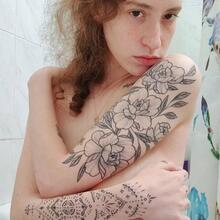  Nude