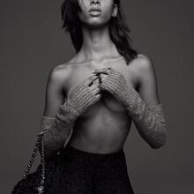  Nude