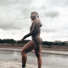  Nude