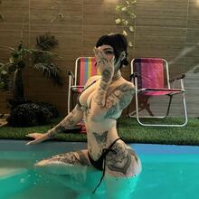  Nude