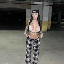  Nude