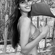  Nude