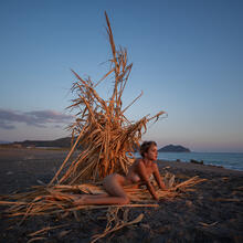  Nude