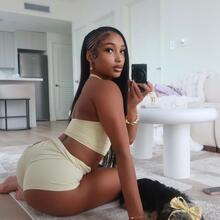  Nude