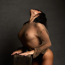  Nude