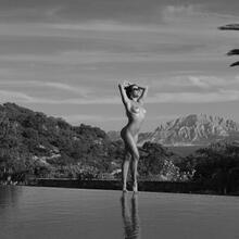  Nude