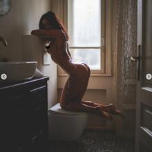 Nude