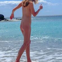  Nude