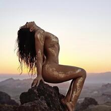  Nude