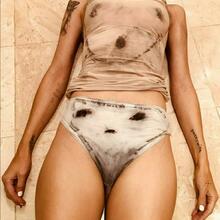  Nude